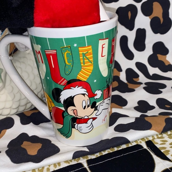 DISNEY MICKEY MOUSE CHRISTMAS PLUSH IN MUG - Picture 3 of 5
